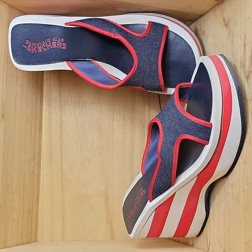 Skechers Womens Vintage Navy Blue Red Strip Wedge Sandals